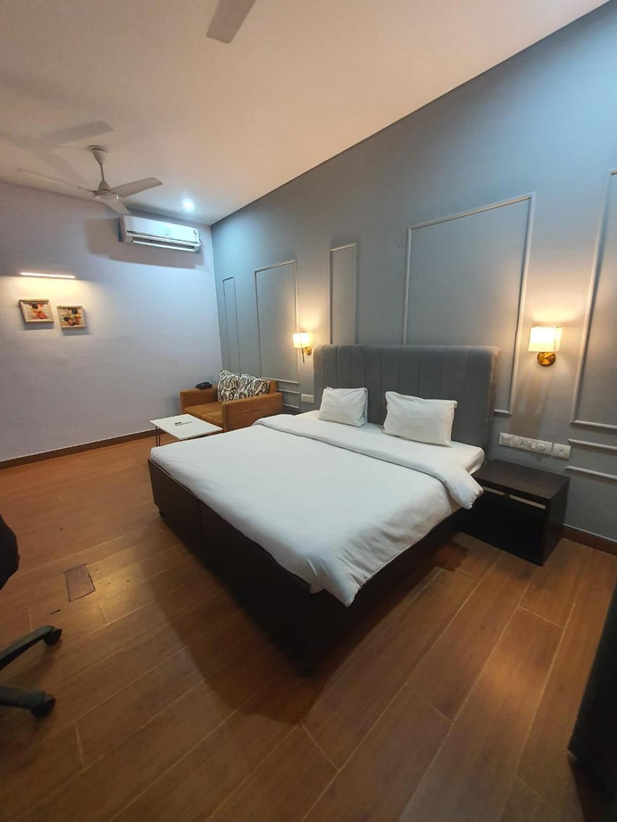 Mallenzo Suites Dlf Phase 1 Ґурґаон Екстер'єр фото